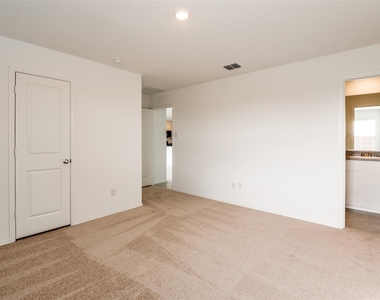 2816 Green Hill Way - Photo Thumbnail 8