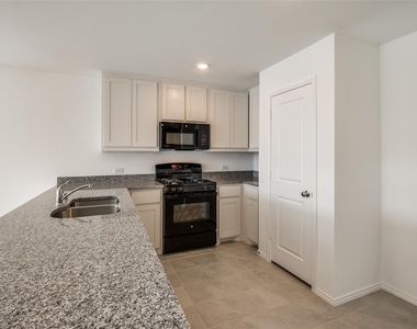 2816 Green Hill Way - Photo Thumbnail 3