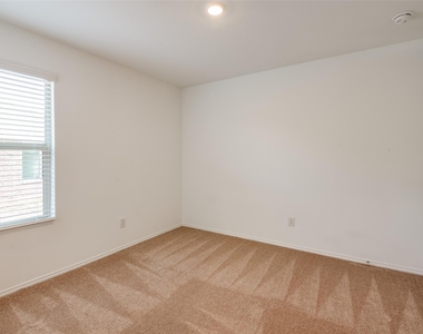 2816 Green Hill Way - Photo Thumbnail 6