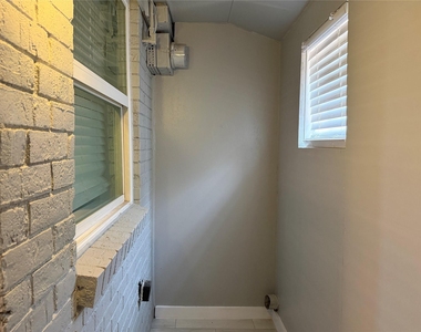 2511 Normont Circle - Photo Thumbnail 14