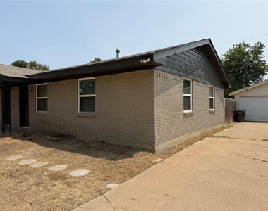 2511 Normont Circle - Photo Thumbnail 18