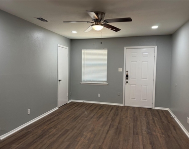 2511 Normont Circle - Photo Thumbnail 3