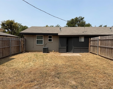 2511 Normont Circle - Photo Thumbnail 17