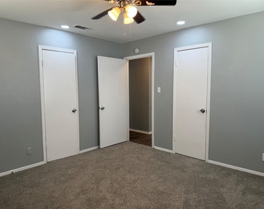 2511 Normont Circle - Photo Thumbnail 9