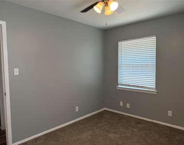 2511 Normont Circle - Photo Thumbnail 11