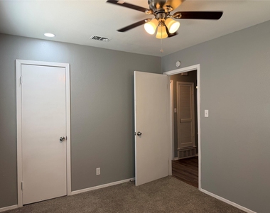 2511 Normont Circle - Photo Thumbnail 12