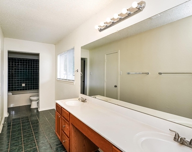 5293 Chessie Circle - Photo Thumbnail 16