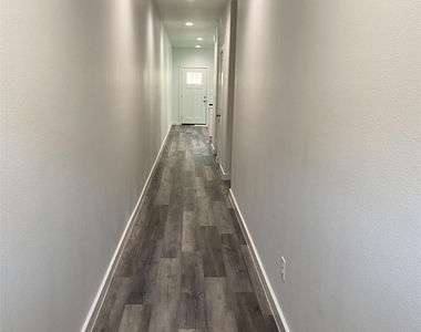 505 W Walker Street - Photo Thumbnail 5