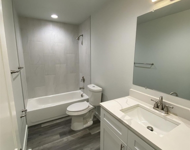 505 W Walker Street - Photo Thumbnail 12