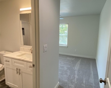 505 W Walker Street - Photo Thumbnail 10