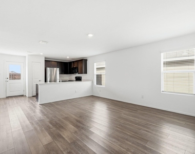 510 Olmstead Drive - Photo Thumbnail 6