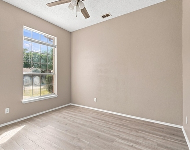7053 Northpointe Drive - Photo Thumbnail 18