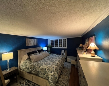 3883 Turtle Creek Boulevard - Photo Thumbnail 9