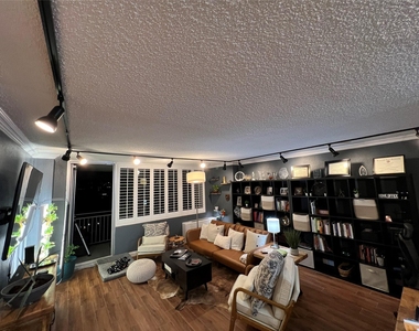 3883 Turtle Creek Boulevard - Photo Thumbnail 7