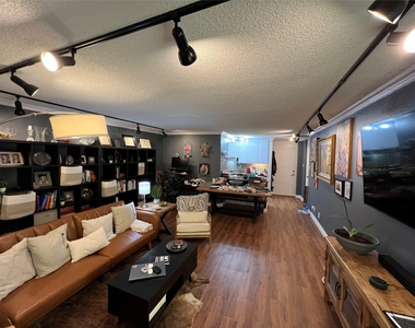 3883 Turtle Creek Boulevard - Photo Thumbnail 8
