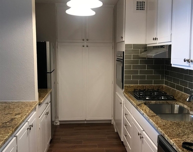 3883 Turtle Creek Boulevard - Photo Thumbnail 5