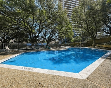 3883 Turtle Creek Boulevard - Photo Thumbnail 4