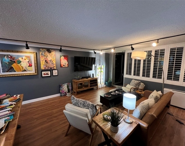 3883 Turtle Creek Boulevard - Photo Thumbnail 6
