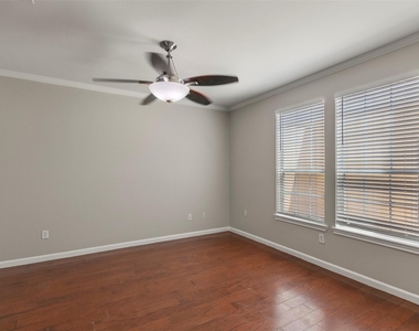 8015 Ederville Circle - Photo Thumbnail 3
