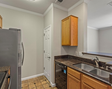 8015 Ederville Circle - Photo Thumbnail 6