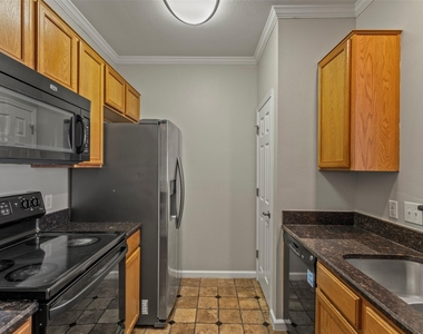 8015 Ederville Circle - Photo Thumbnail 5