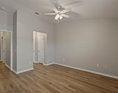 8015 Ederville Circle - Photo Thumbnail 10