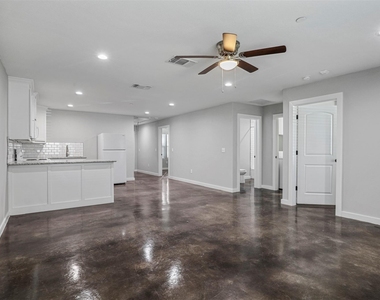 410 S Mirick Avenue - Photo Thumbnail 2