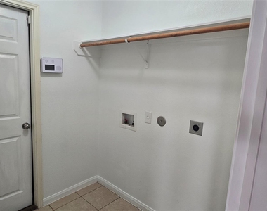 325 Meadow View Lane - Photo Thumbnail 16