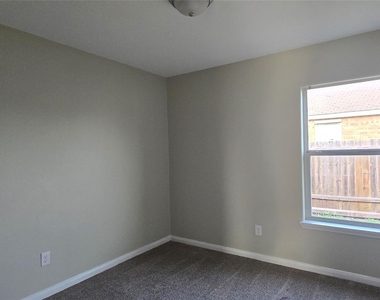 325 Meadow View Lane - Photo Thumbnail 17