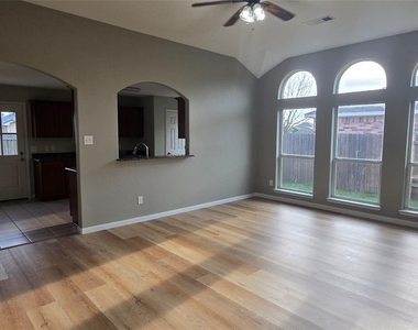 325 Meadow View Lane - Photo Thumbnail 3