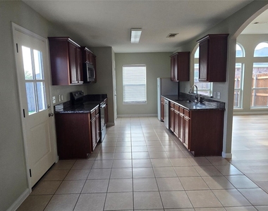 325 Meadow View Lane - Photo Thumbnail 7