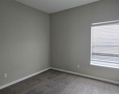 325 Meadow View Lane - Photo Thumbnail 10