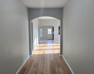325 Meadow View Lane - Photo Thumbnail 2