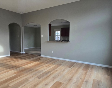 325 Meadow View Lane - Photo Thumbnail 5