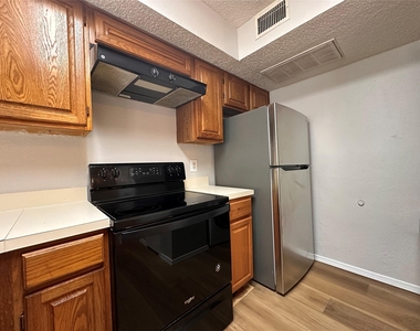 3416 Country Club Drive W - Photo Thumbnail 14