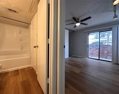 3416 Country Club Drive W - Photo Thumbnail 7