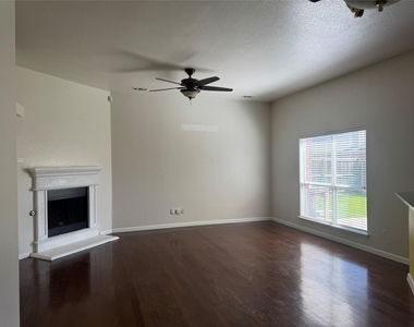 6711 Kinross Drive - Photo Thumbnail 2