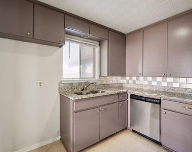 4913 Westlake Drive - Photo Thumbnail 11