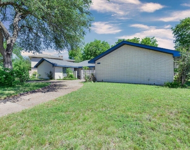 4913 Westlake Drive - Photo Thumbnail 2