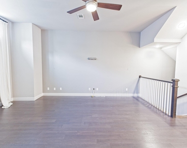 5319 Holland Avenue - Photo Thumbnail 13