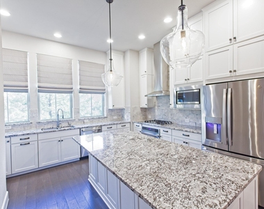 5319 Holland Avenue - Photo Thumbnail 17