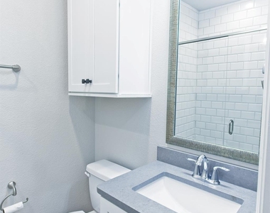 5319 Holland Avenue - Photo Thumbnail 8