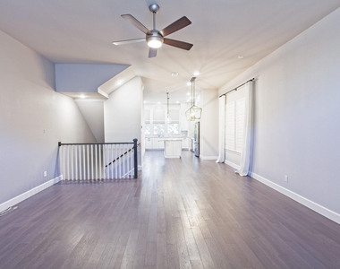 5319 Holland Avenue - Photo Thumbnail 12