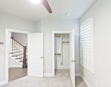 5319 Holland Avenue - Photo Thumbnail 7