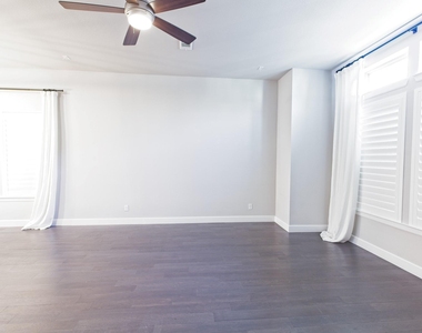 5319 Holland Avenue - Photo Thumbnail 11
