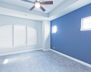 5319 Holland Avenue - Photo Thumbnail 27