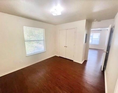 932 Fannin Street - Photo Thumbnail 3