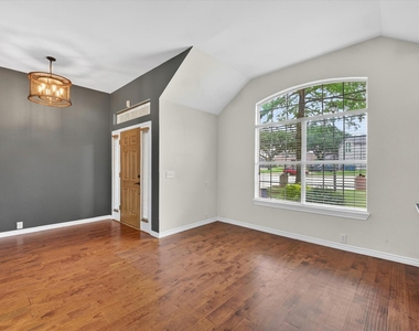 4909 Lansdale Drive - Photo Thumbnail 6