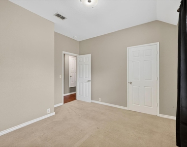 4909 Lansdale Drive - Photo Thumbnail 24