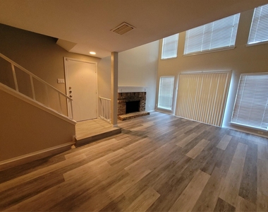 15221 Berry Trail - Photo Thumbnail 3